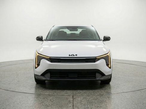 Used 2025 Kia K4 LXS image 2