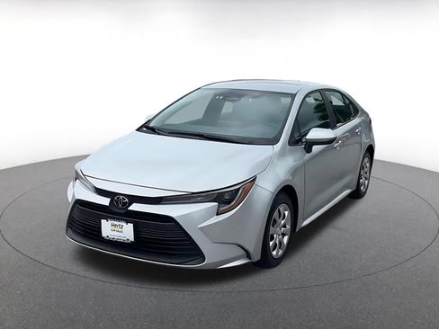 Used 2025 Toyota Corolla LE FWD image 7