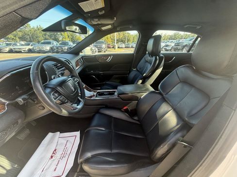 Used 2019 Lincoln Continental Premiere FWD image 8