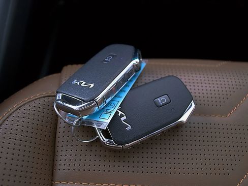 Used 2022 Kia Telluride SX w/ SX Prestige Package image 31