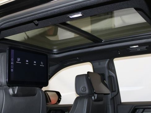 Used 2025 GMC Yukon Denali w/ Advanced Technology Package image 11