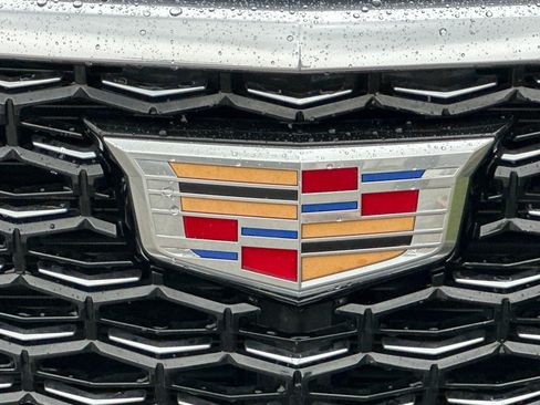 Used 2024 Cadillac XT4 Premium Luxury image 38