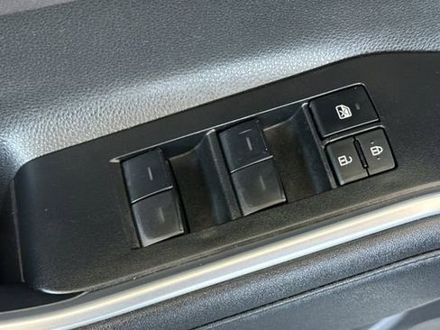 Used 2023 Toyota Highlander LE image 14