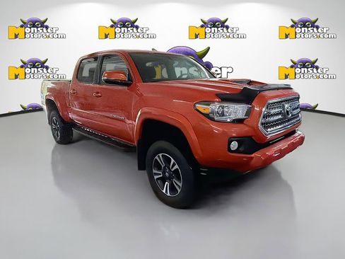 Used 2016 Toyota Tacoma TRD Sport AWD/4WD image 3