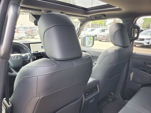 Used 2025 Lexus GX 550 w/ Cold Area Package AWD/4WD image 26