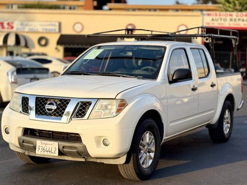 Used 2014 Nissan Frontier SV w/ SV Value Truck Package RWD image 6