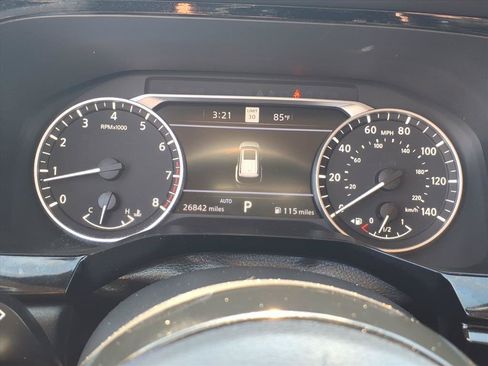 Used 2025 Nissan Pathfinder SL AWD/4WD image 28