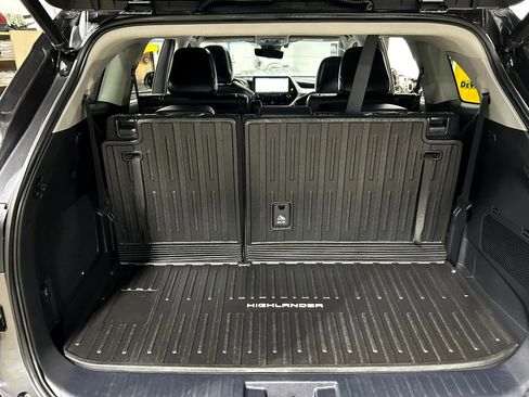 Used 2021 Toyota Highlander Platinum image 13