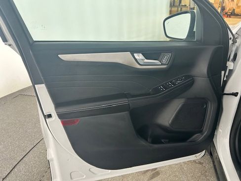 Certified 2021 Ford Escape SE FWD image 9