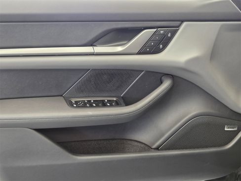 Used 2025 Porsche Taycan image 13