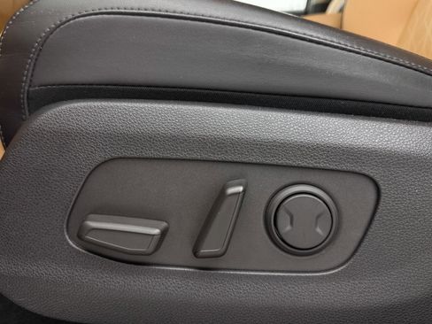 Used 2024 Kia Carnival LX image 26