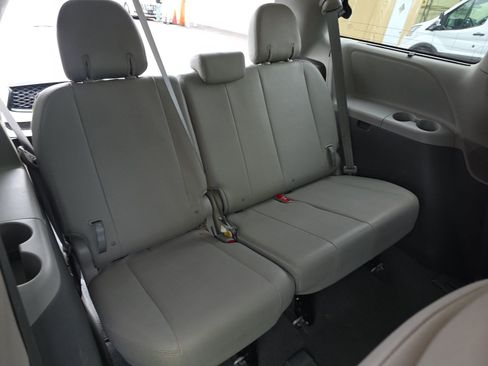 Used 2020 Toyota Sienna XLE image 13