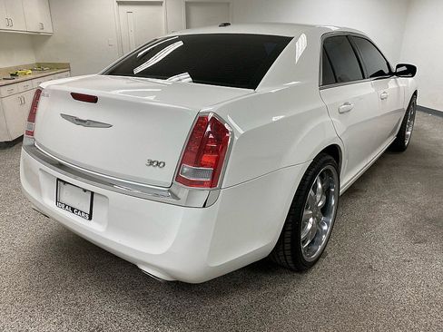Used 2013 Chrysler 300 image 5