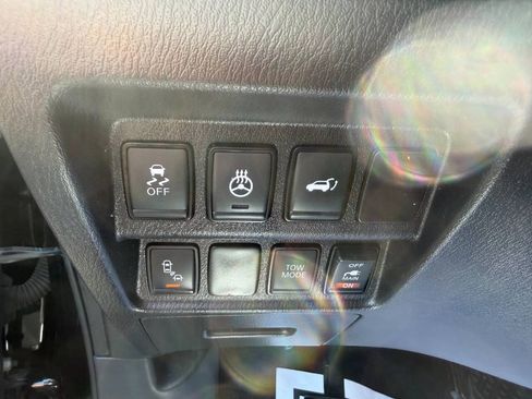 Used 2018 Nissan Pathfinder SL w/ SL Premium Package AWD/4WD image 18