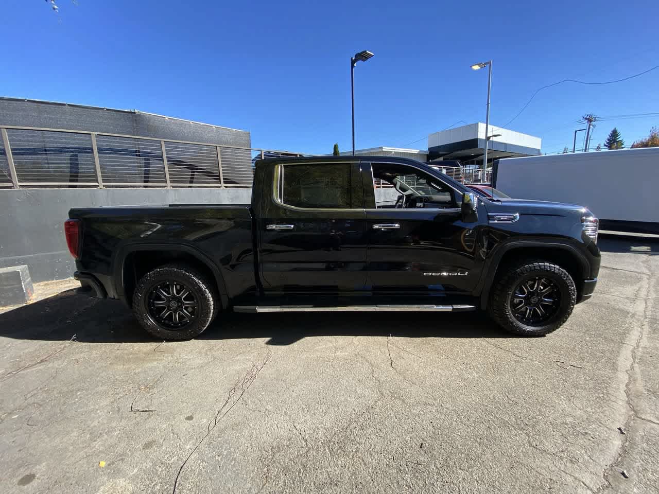 Used 2025 GMC Sierra 1500 Denali w/ Denali Carbonpro Edition AWD/4WD image 7