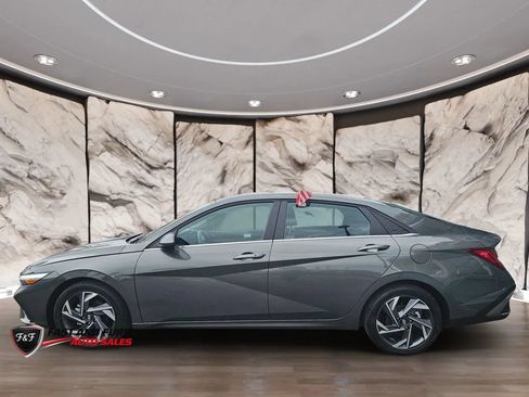Used 2025 Hyundai Elantra SEL FWD image 4