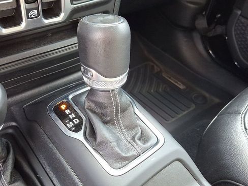 Used 2023 Jeep Wrangler Unlimited Sahara w/ Cold Weather Group AWD/4WD image 15