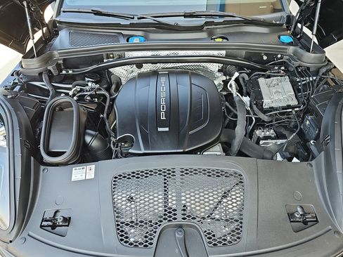 Used 2019 Porsche Macan AWD/4WD image 37