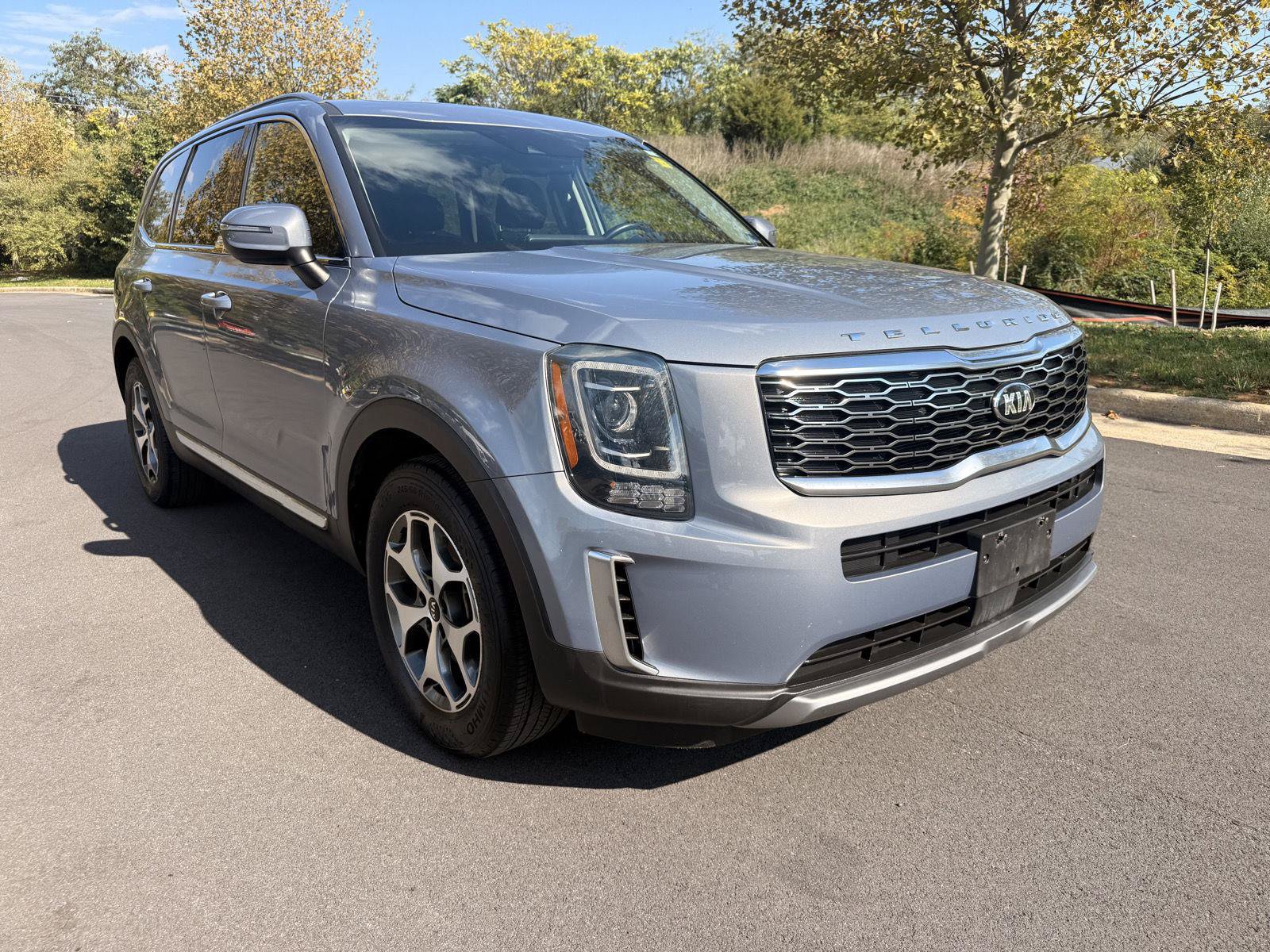 Used 2020 Kia Telluride EX AWD/4WD image 2