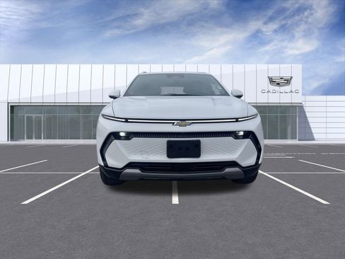 Used 2025 Chevrolet Equinox EV LT image 3