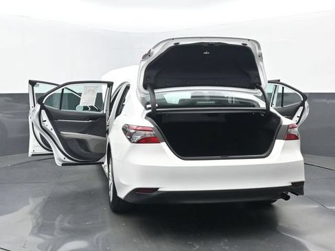Used 2022 Toyota Camry LE FWD image 31