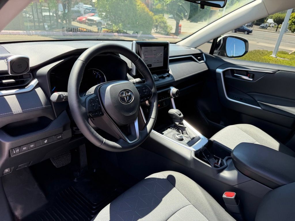 Used 2025 Toyota RAV4 XLE w/ Convenience Package AWD/4WD image 15