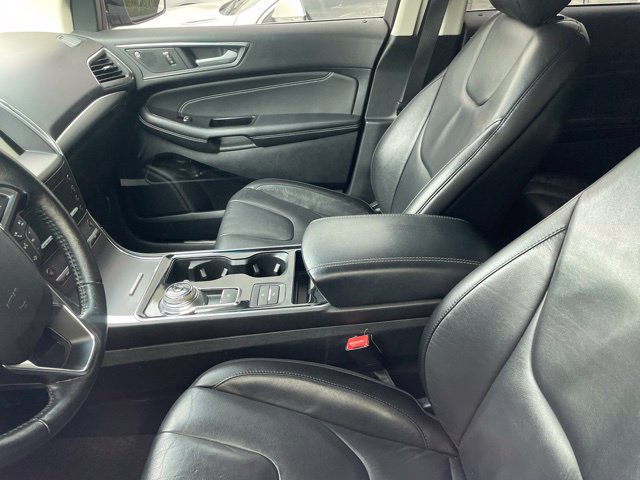 Used 2020 Ford Edge Titanium AWD/4WD image 3