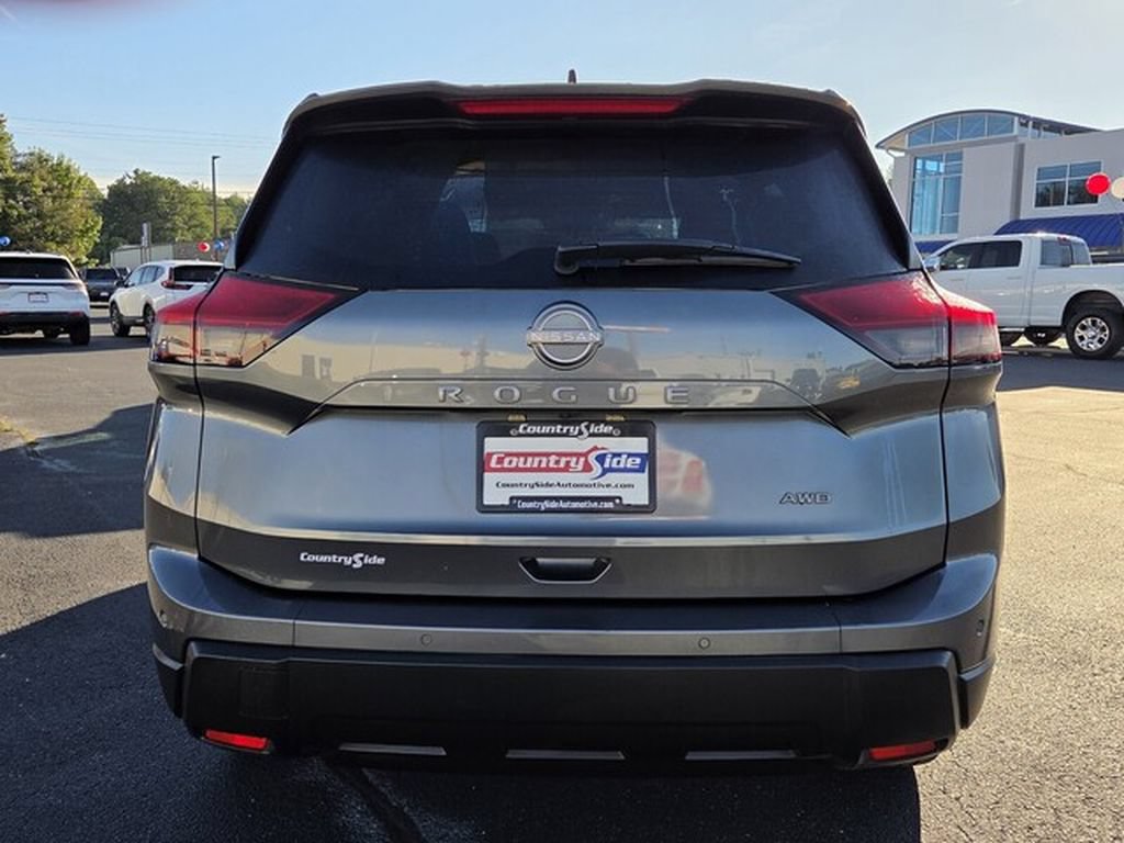 Used 2024 Nissan Rogue S AWD/4WD image 6
