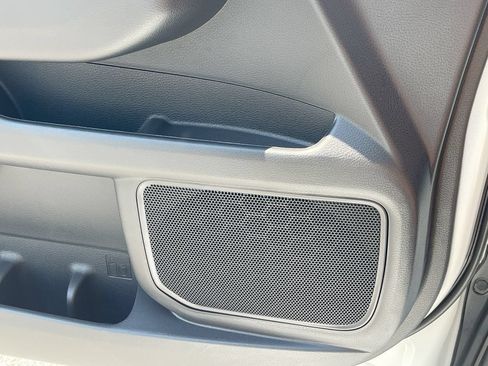 Used 2026 Toyota Sienna XLE FWD image 5