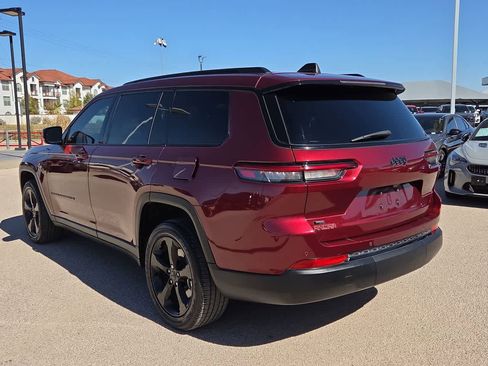 Used 2022 Jeep Grand Cherokee L Laredo image 12