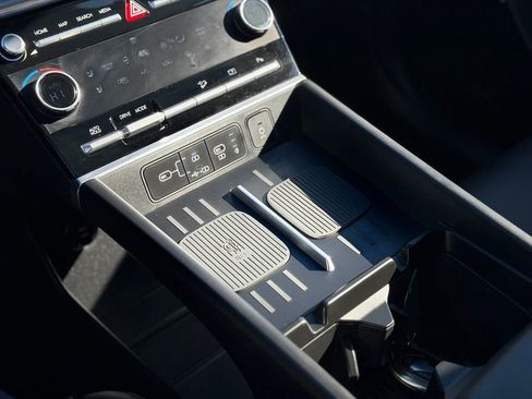 Used 2025 Hyundai Santa Fe Limited image 17