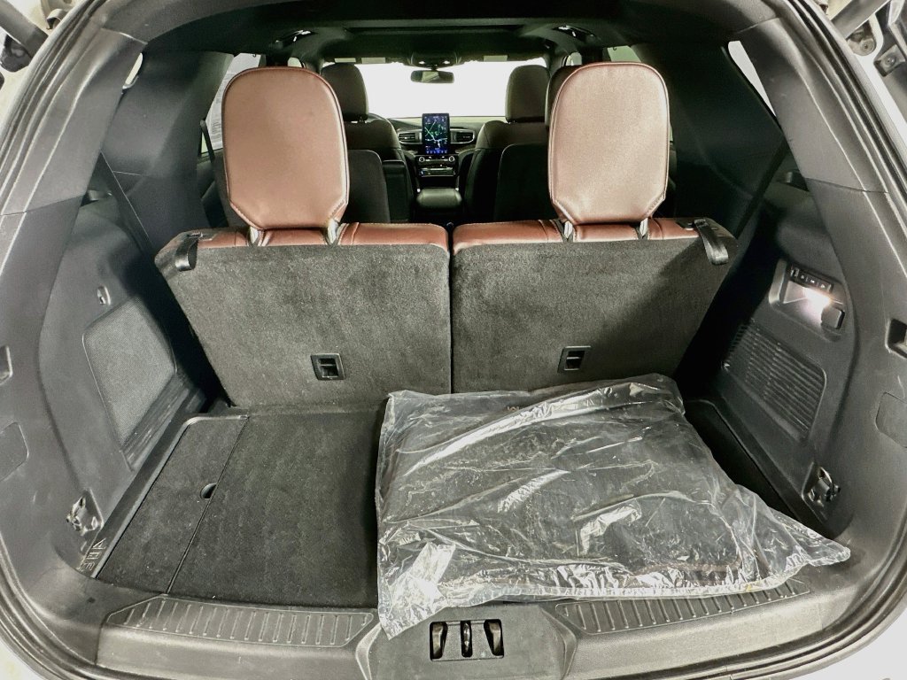 Used 2022 Ford Explorer Platinum w/ Equipment Group 601A AWD/4WD image 33