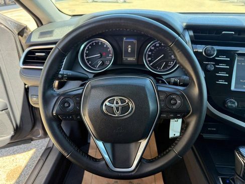 Used 2018 Toyota Camry SE image 18