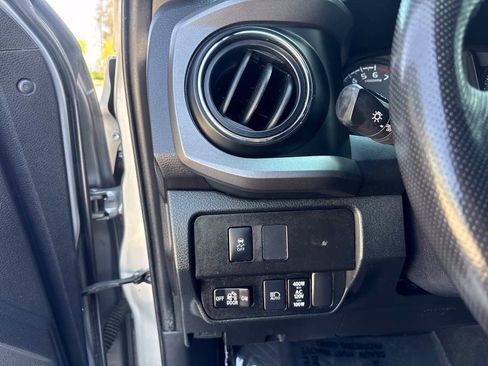Used 2021 Toyota Tacoma TRD Off-Road w/ Technology Package RWD image 20