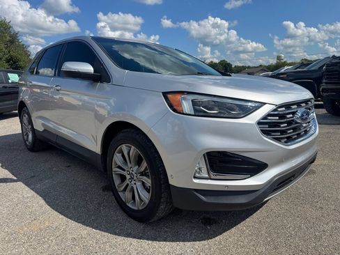 Used 2019 Ford Edge Titanium w/ Equipment Group 301A FWD image 8
