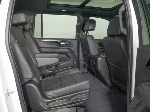 Used 2026 Chevrolet Suburban Z71 w/ Comfort Package image 11