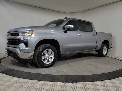 Used 2025 Chevrolet Silverado 1500 LT image 9