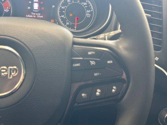 Used 2023 Jeep Cherokee Altitude Lux AWD/4WD image 15