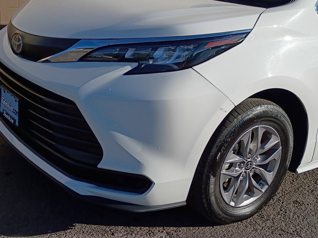 Used 2025 Toyota Sienna LE FWD image 10
