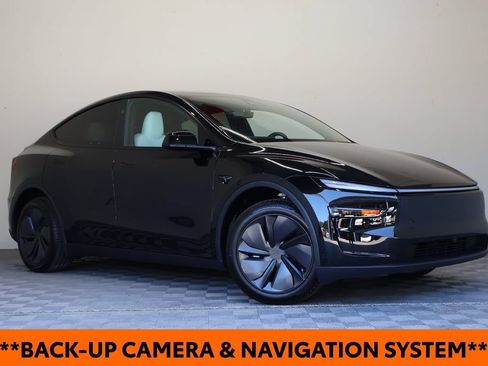 Used 2026 Tesla Model Y 2WD image 2