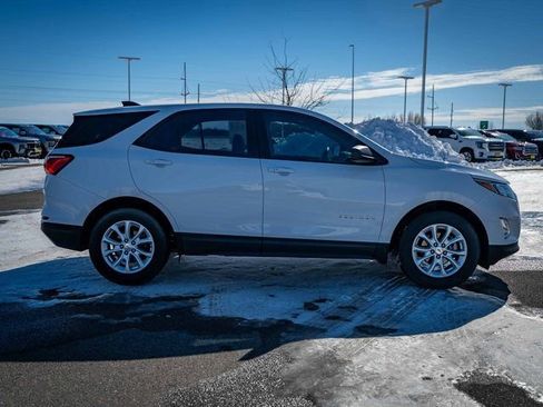 Used 2018 Chevrolet Equinox LS image 5