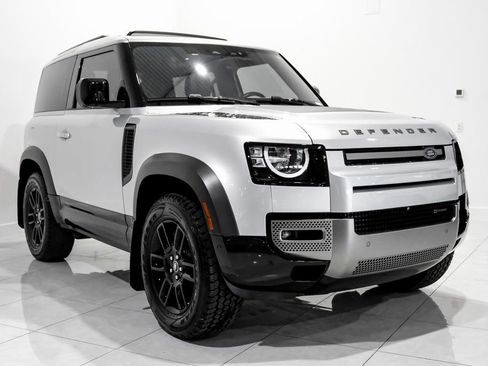 Used 2022 Land Rover Defender 90 X-Dynamic S image 3