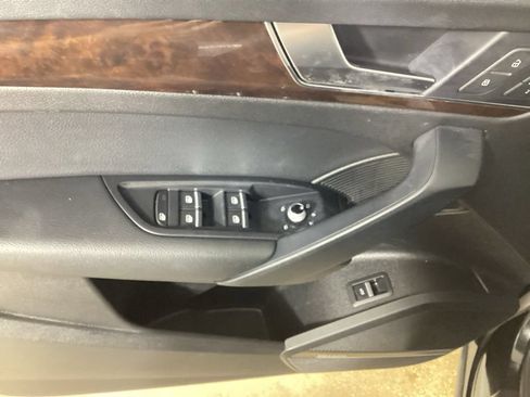 Used 2018 Audi Q5 2.0T Premium Plus w/ Premium Plus Package AWD/4WD image 11