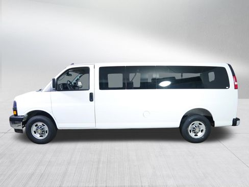 Used 2025 Chevrolet Express 3500 LT w/ LT Preferred Equipment Group RWD image 4