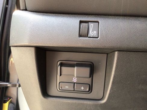 Used 2023 Chevrolet Colorado Z71 w/ Z71 Convenience Package 2 AWD/4WD image 25