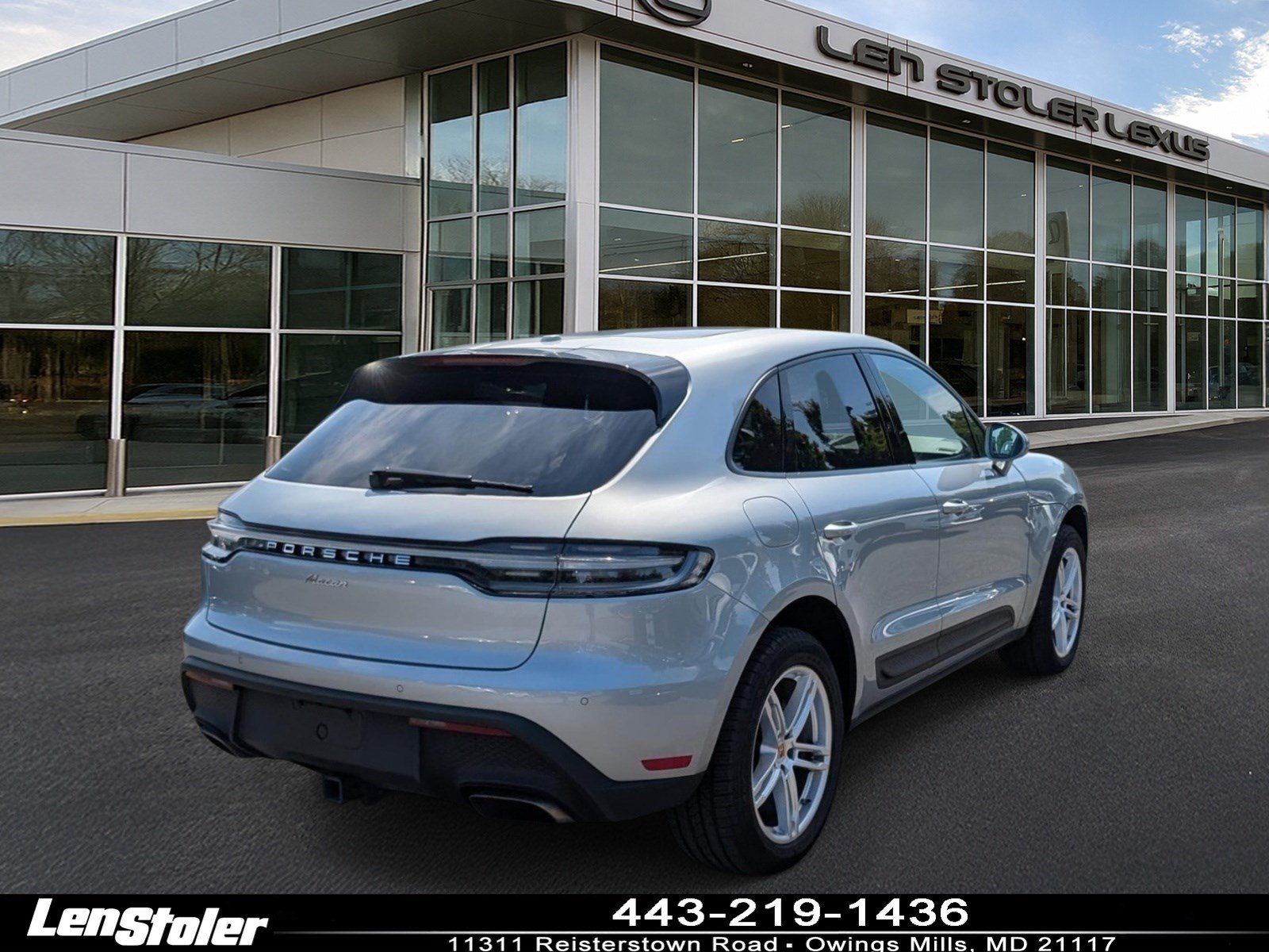 Used 2024 Porsche Macan AWD/4WD image 3