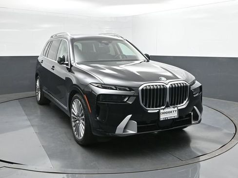 Used 2024 BMW X7 xDrive40i w/ Premium Package image 22