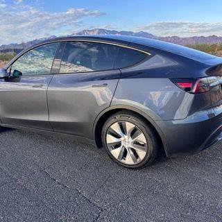 Used 2023 Tesla Model Y 2WD image 2