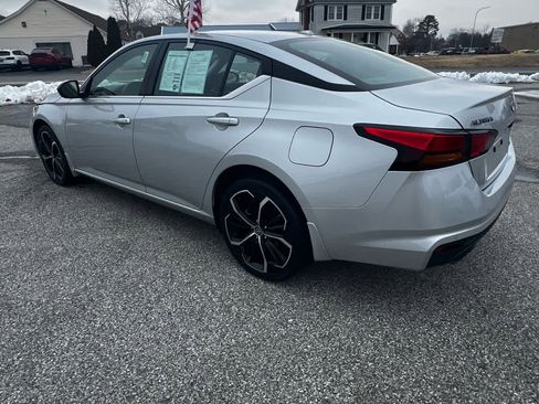 Used 2024 Nissan Altima 2.5 SR image 3