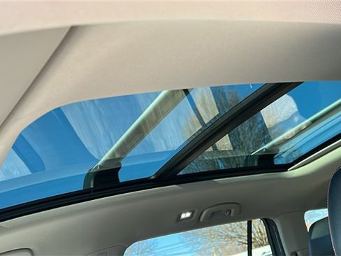 Used 2025 Volkswagen Atlas Peak Edition SE image 11